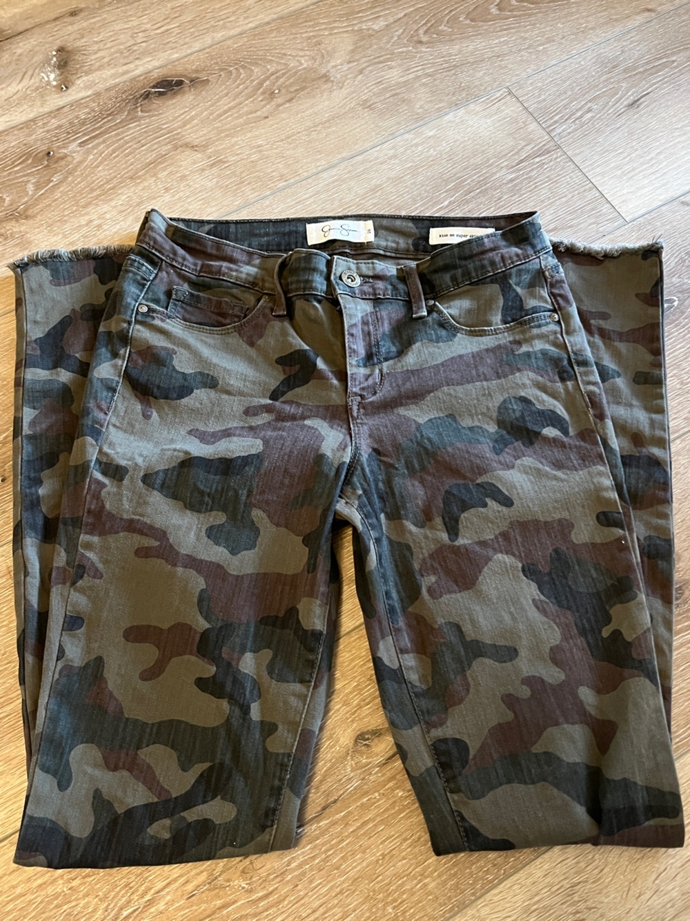 Jessica Simpson Size 26 Camo Raw Hem Stretch Kiss Me Skinny Denim Jeans NWOT